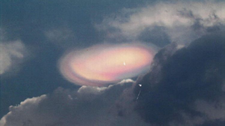 Eine Qualle, ein Irrlicht oder ein Ufo? Es gibt noch viele Rätsel für uns Irdische.