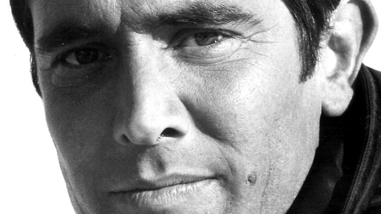 George Lazenby trat ein schweres Erbe an: ...