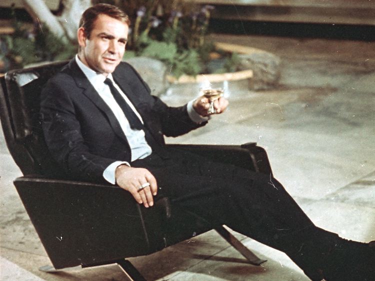 ... Er war der Nachfolger von Sean Connery, der die Rolle des Geheimagenten geprägt hatte.