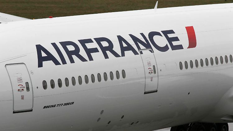 Ein paar hundert Euro kostet es schon mehr, aber immer noch weniger als in der Business Class.