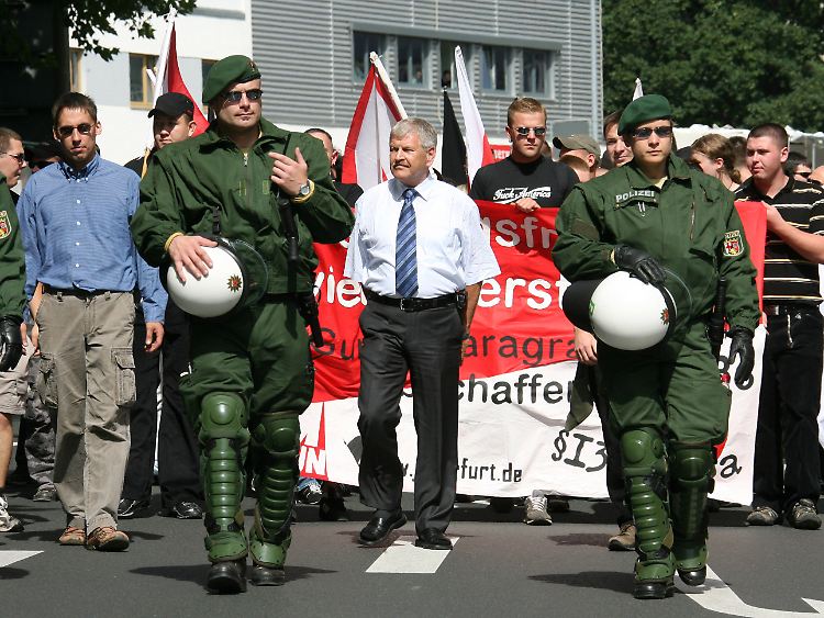 Mit Ralf Wohlleben (links) sitzt ein Ex-NPD-Kader als möglicher Helfer der Zwickauer Zelle in U-Haft.