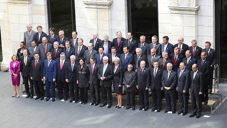 Die Finanzminister und Zentralbankchefs der G20 posieren für ein Foto.