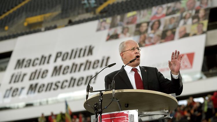 Berthold Huber im Frankfurter Fußballstadion.