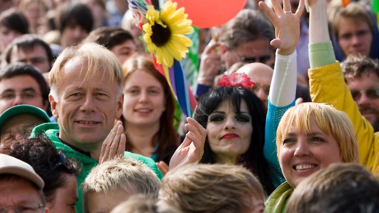 Jürgen Trittin, Nina Hagen und Claudia Roth demonstrieren mit.