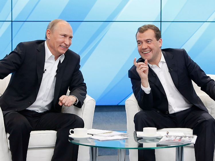 Fröhliches Doppel: Putin mit Zögling Dmitri Medwedew.