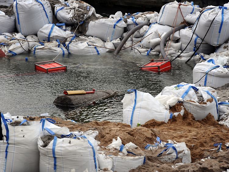 Abwurf aus mehreren tausend Meter Höhe und dann fast sieben Jahrzehnte unter Wasser: Im Inneren der Bombe schlummern mehrere Zünder und fast 1800 Kilogramm Sprengstoff.