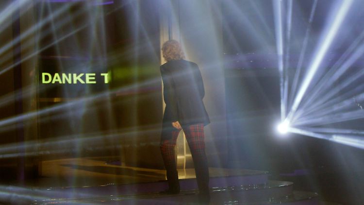 Gottschalk verlässt die Bühne.