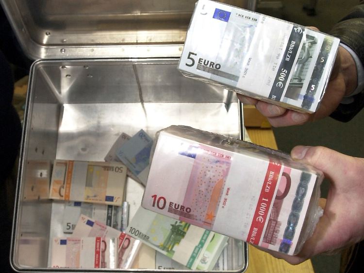 Nach dem Willen der EU-Kommission soll die EZB künftig mehr als 6000 Banken in den Euroländern zentral kontrollieren.