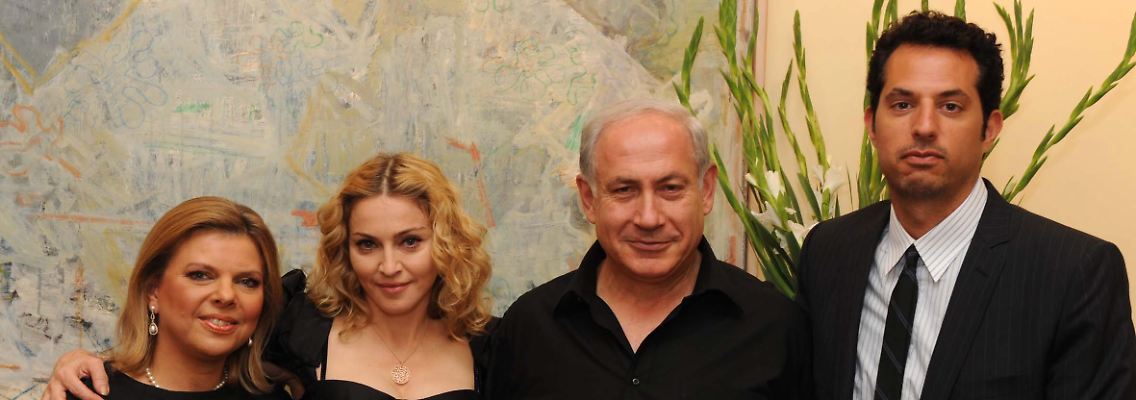 Madonna mit Benjamin Netanjahu, seiner Frau Sara und ihrem israelischen Manager Manager Ozeri (l).