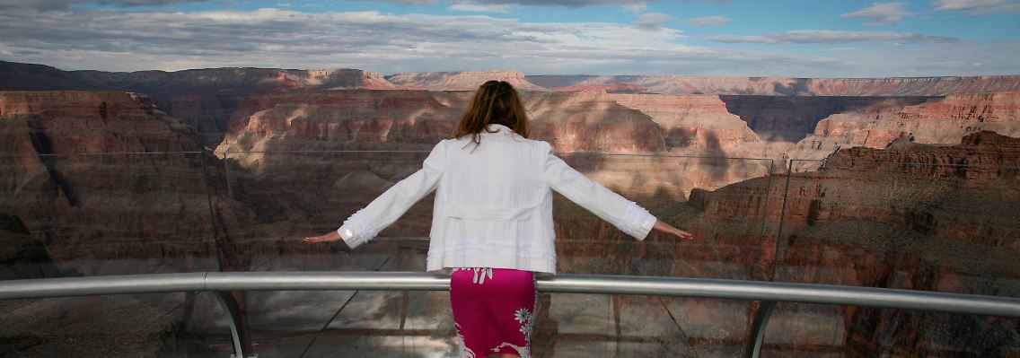Schwindel erregende Aussichten: Von Flagstaff, Arizona aus ist es nach amerikanischen Verhältnissen nicht weit bis zum "Skywalk" über dem Grand Canyon.