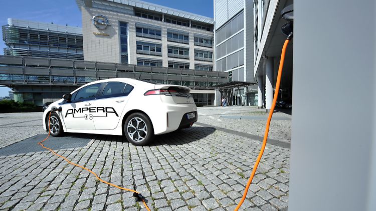Langwierige Prozedur: Ein Opel Ampera wird aufgeladen.