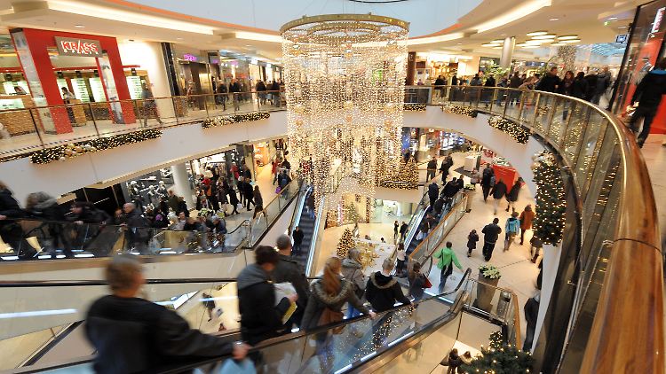Adventswochenende Nr. 2: mäßiger Betrieb im Einkaufszentrum.