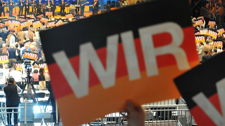 Es wird wohl eher "Wir und die" heißen.