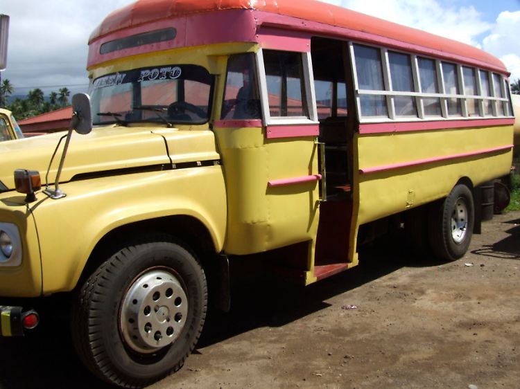 Die Busse auf Samoa müssen ihre Türen nun auf der linken Seite haben - dieser wurde schon "umgestaltet".