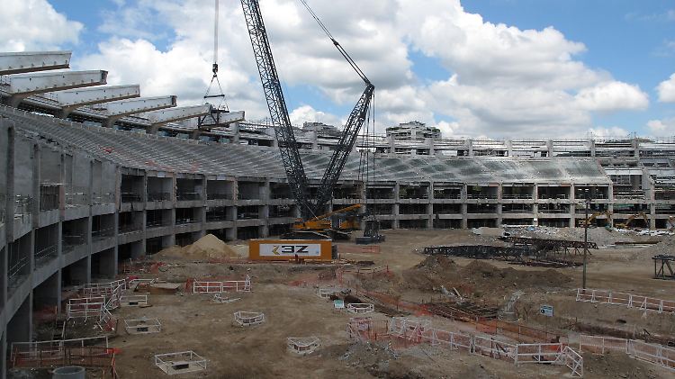 Bauarbeiten im Maracana Stadion in Rio de Janeiro:  Das 1950 eröffnete Stadion wird runderneuert und fit gemacht für den Confederations-Cup 2013 und die Fußball-WM 2014. (Bild vom 20. Juli 2011)