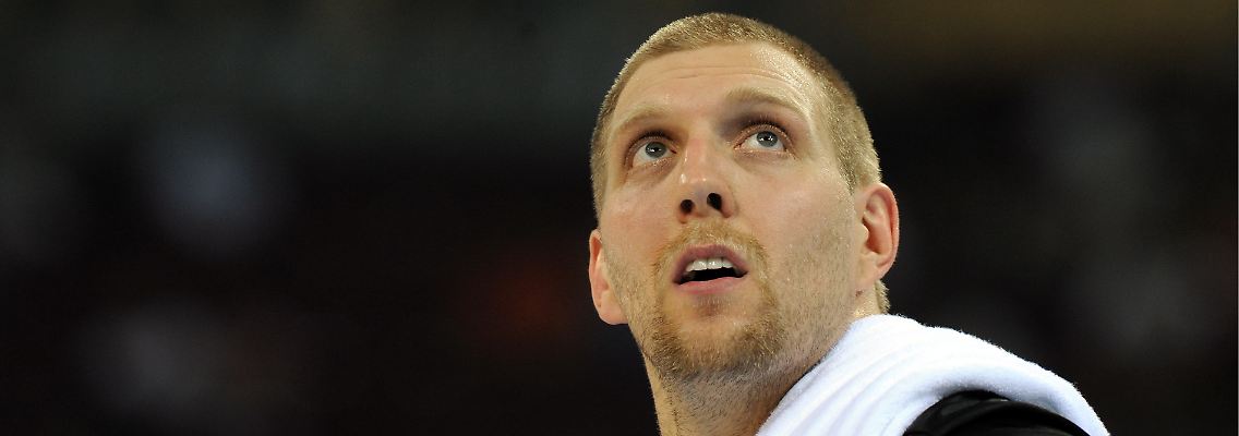 Dirk Nowitzki muss diesmal von Ferne zuschauen.
