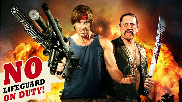 Kevin Sorbo (l.) und Danny Trejo (r.): Mit "Poolboy" beweisen sie Humor.