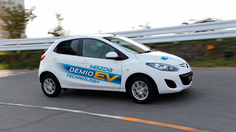 Der Mazda Demio soll 200 Kilometer Reichweite schaffen.