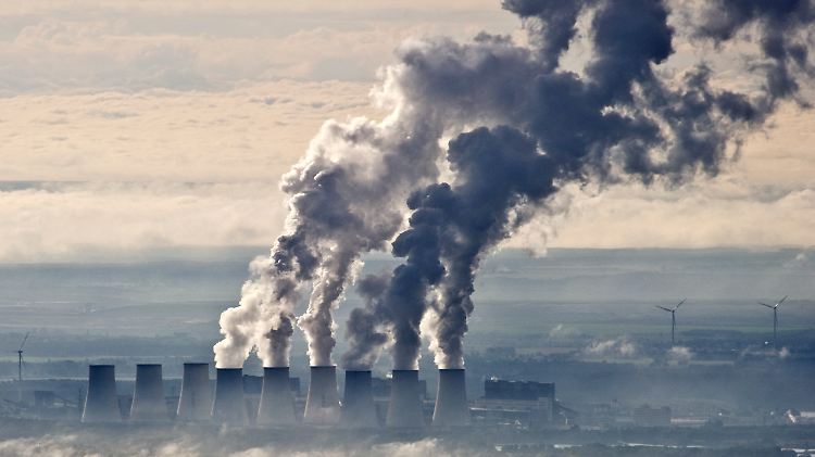 Die Kühltürme des Braunkohlekraftwerks der Vattenfall AG in Jänschwalde.