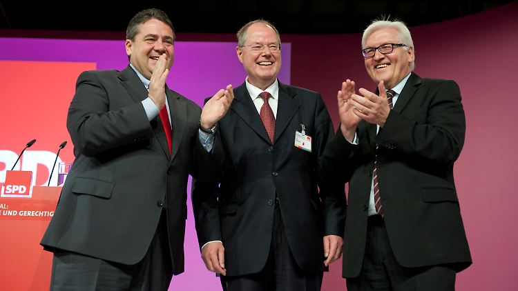 Die "Troika" funktioniert: Gabriel, Steinbrück und Steinmeier zeigen sich bislang sehr harmonisch.