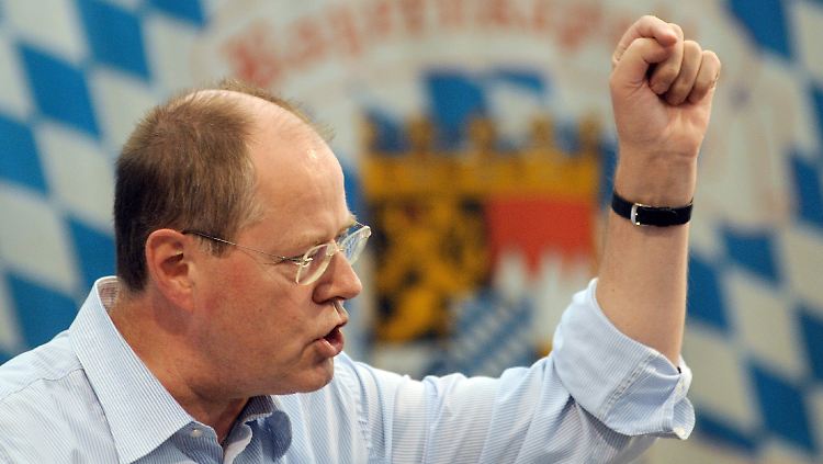 Ohne Sakko, aber wortgewandt: Peer Steinbrück fremdelte im niederbayerischen Abensberg nicht.