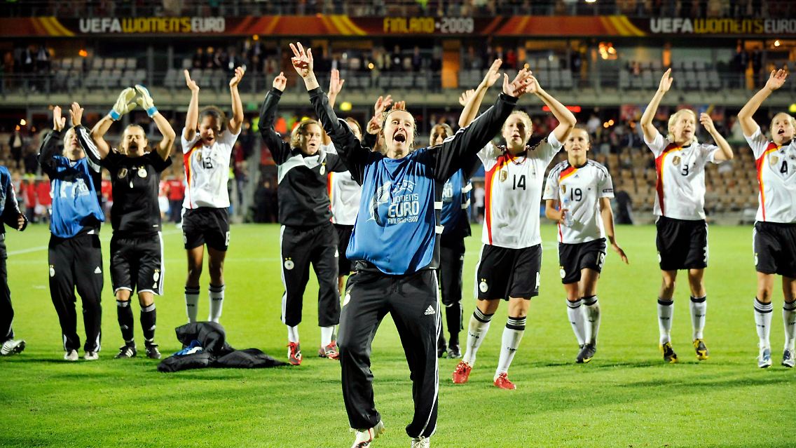 SIN34_SOCCER-EUROPE-FINLAND_0907_11.JPG4406345870185744715.jpg