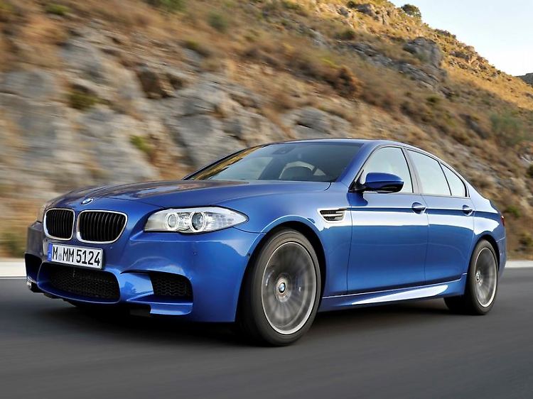 412 kW/560 PS lassen den BMW M5 von 0 auf 100 in 4,4 Sekunden preschen.