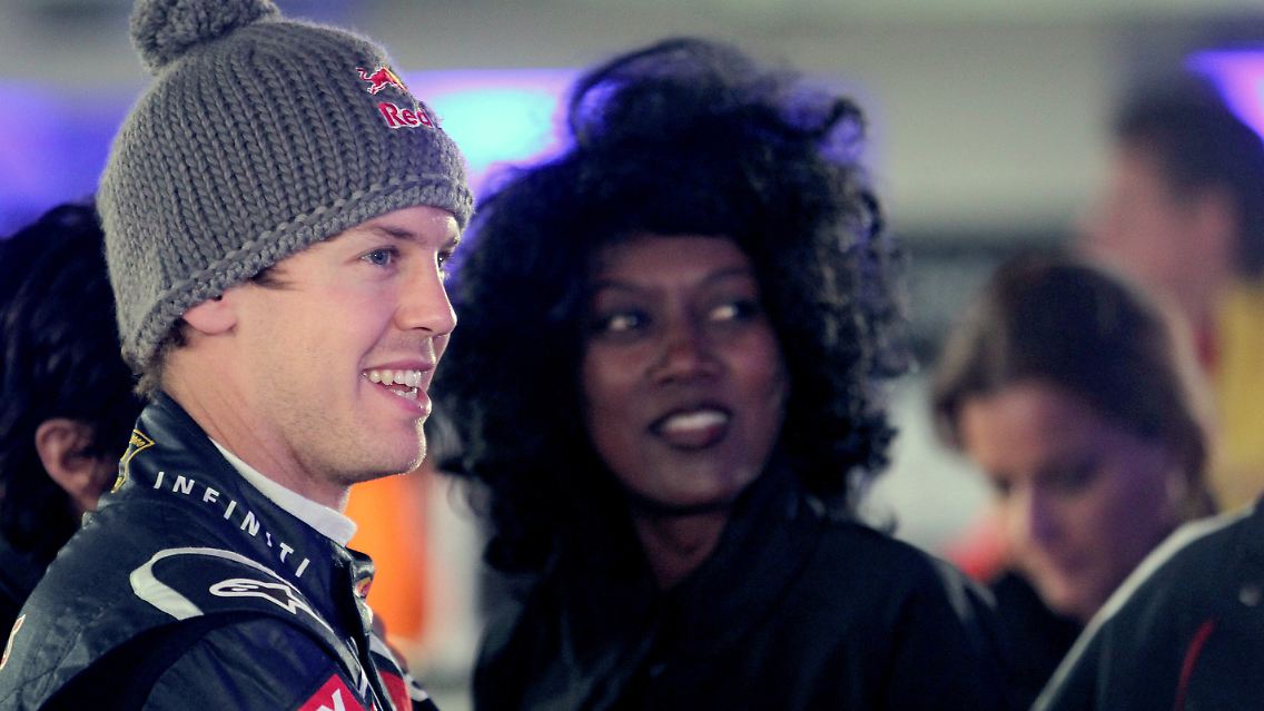 Titelverteidigung in 20 Akten: Sebastian Vettel, links.