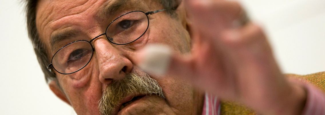 Der Mann mit der Wahlkampftrommel: Günter Grass wirbt für die SPD.