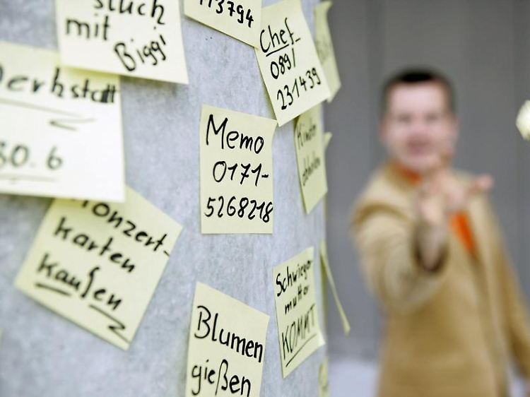 Memos auf Klebezetteln können helfen.
