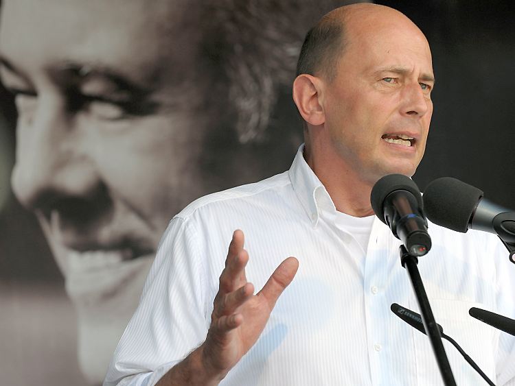 Minister Tiefensee auf Wahlkampftour in Leipzig.