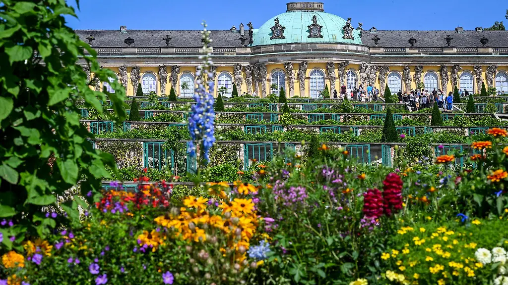 Die-Postkartenansicht-vom-Schloss-Sanssouci-kennen-viele-Touristen