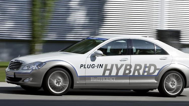 Fährt bis zu 30 Kilometer nur mit elektrischer Kraft: Mercedes stellt auf der IAA die Studie Vision S 500 Plug-In Hybrid vor.