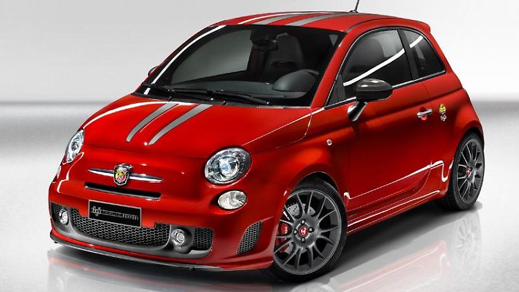 Der Fiat-Tuner Abarth lackiert das 500er-Sondermodell 695 Tributo Ferrari knallrot wie die Sportwagen der Schwestermarke.