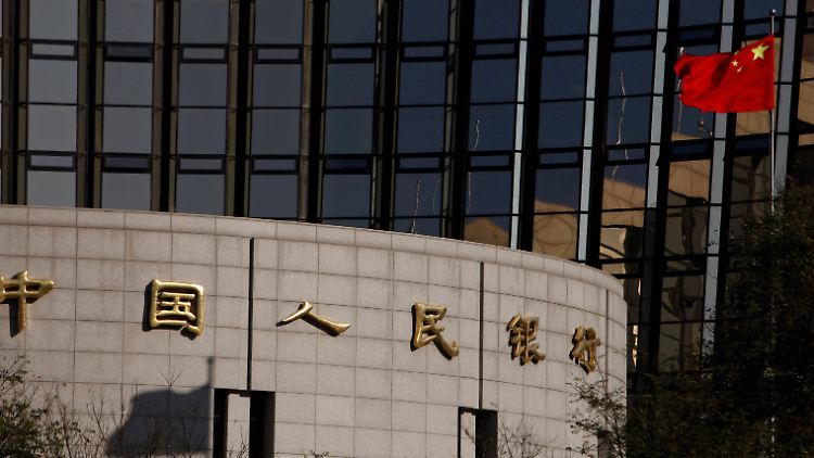 Die chinesische Zentralbank in Peking: Europa und die USA sind auf Hilfe von Außen angewiesen. Der IWF und die "Peoples Bank of China" (PBoC) bieten sich an.