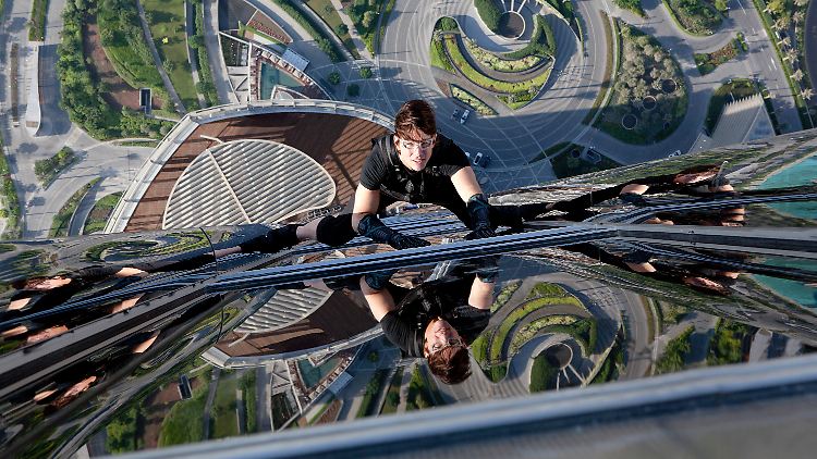Kein Fake: Tom Cruise am Burj Khalifa.