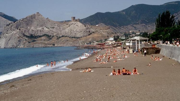 Malerische Halbinsel mit mediterranem Klima: Die Badestrände der Krim lockten schon zu Sowjetzeiten Sonnenhungrige an.