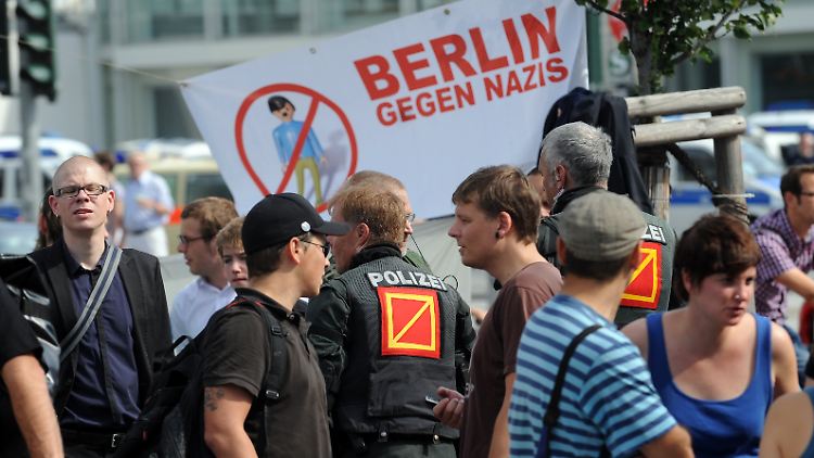 NPD-Kundgebung und Gegendemo in Berlin