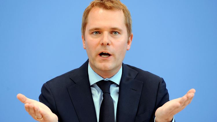 Gesundheitsminister Daniel Bahr fordert von den Krankenkassen, dass sie ihre Mitglieder auszahlen.