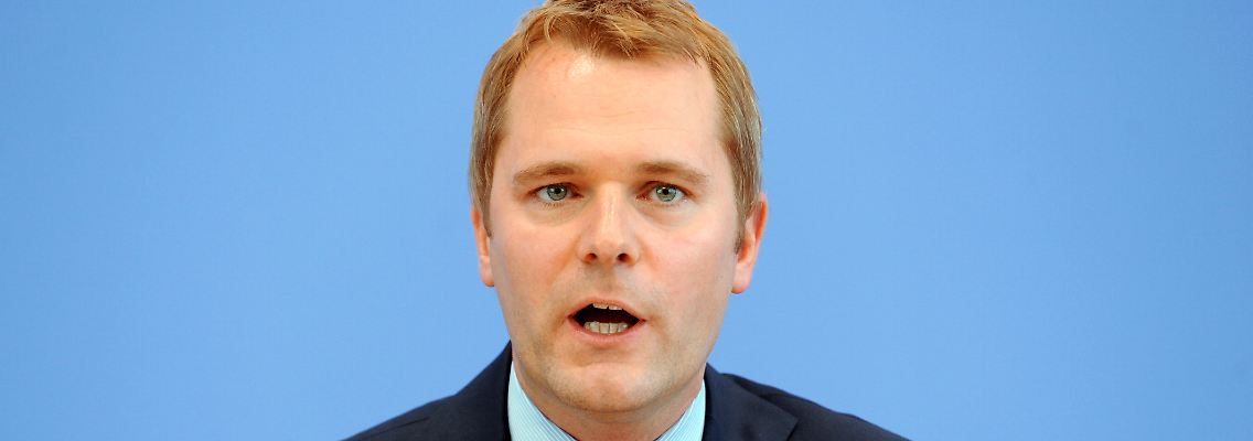 Gesundheitsminister Daniel Bahr fordert von den Krankenkassen, dass sie ihre Mitglieder auszahlen.