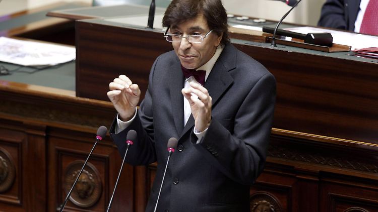 Der neue Regierunschef in seiner Ansprache: Elio Di Rupo.