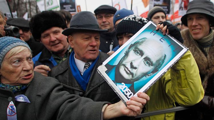 Die Demonstranten wollen Putin nicht bis 2050 als Präsident haben.