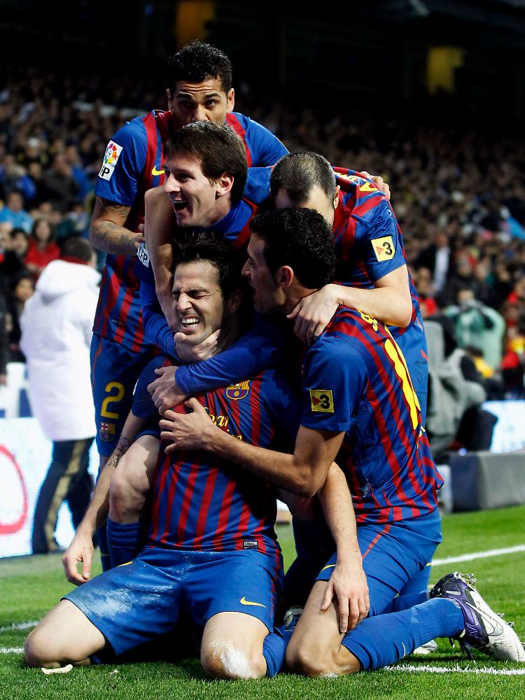 Blau-Roter Jubel im Bernabeu: Durch den 3:1-Sieg kippte Barcelona den Erzrivalen Real Madrid vorerst von der Tabellenspitze.