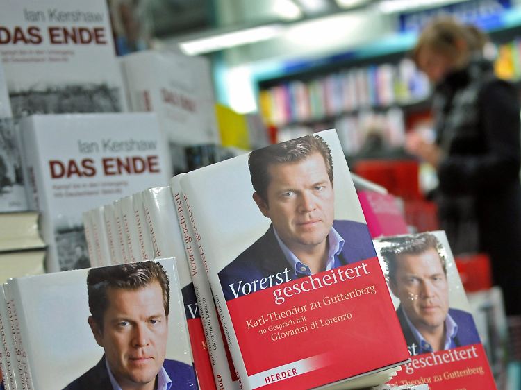 Lukrativ ist Guttenbergs Comeback-Versuch in jedem Fall: In der Bestsellerliste des "Spiegel" steht das Buch, das er nicht einmal selbst geschrieben hat, auf Platz 2.