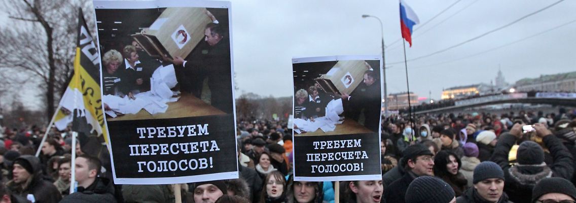 Alles für die Tonne? Plakate in Moskau.