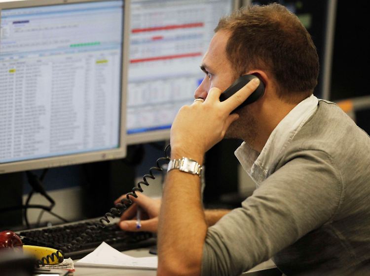 Die Eurozone zittert vor dem nächsten Rating: S&P hat sich selbst unter Zugzwang gesetzt. Moody's und Fitch werden wohl folgen.