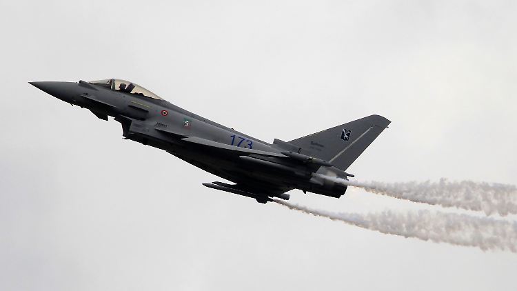 Eurofighter Typhoon mit Show-Effekten an den Flügelspitzen: Die Japaner sind zumindest interessiert.