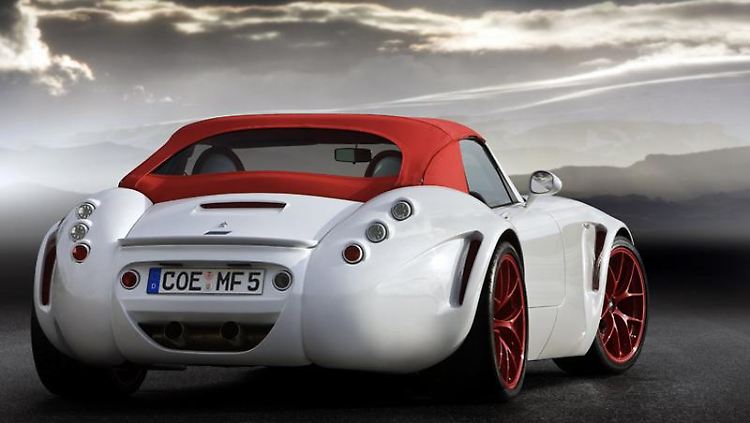507 PS unter der Haube: Das V10-Aggregat beschleunigt den Wiesmann Roadster MF5 auf ein Höchsttempo von 310 km/h.
