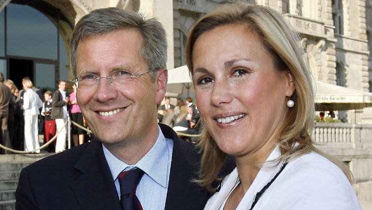 Der damalige Ministerpräsident und seine damalige Lebensgefährtin beim Sommerempfang der CDU in Hannover.
