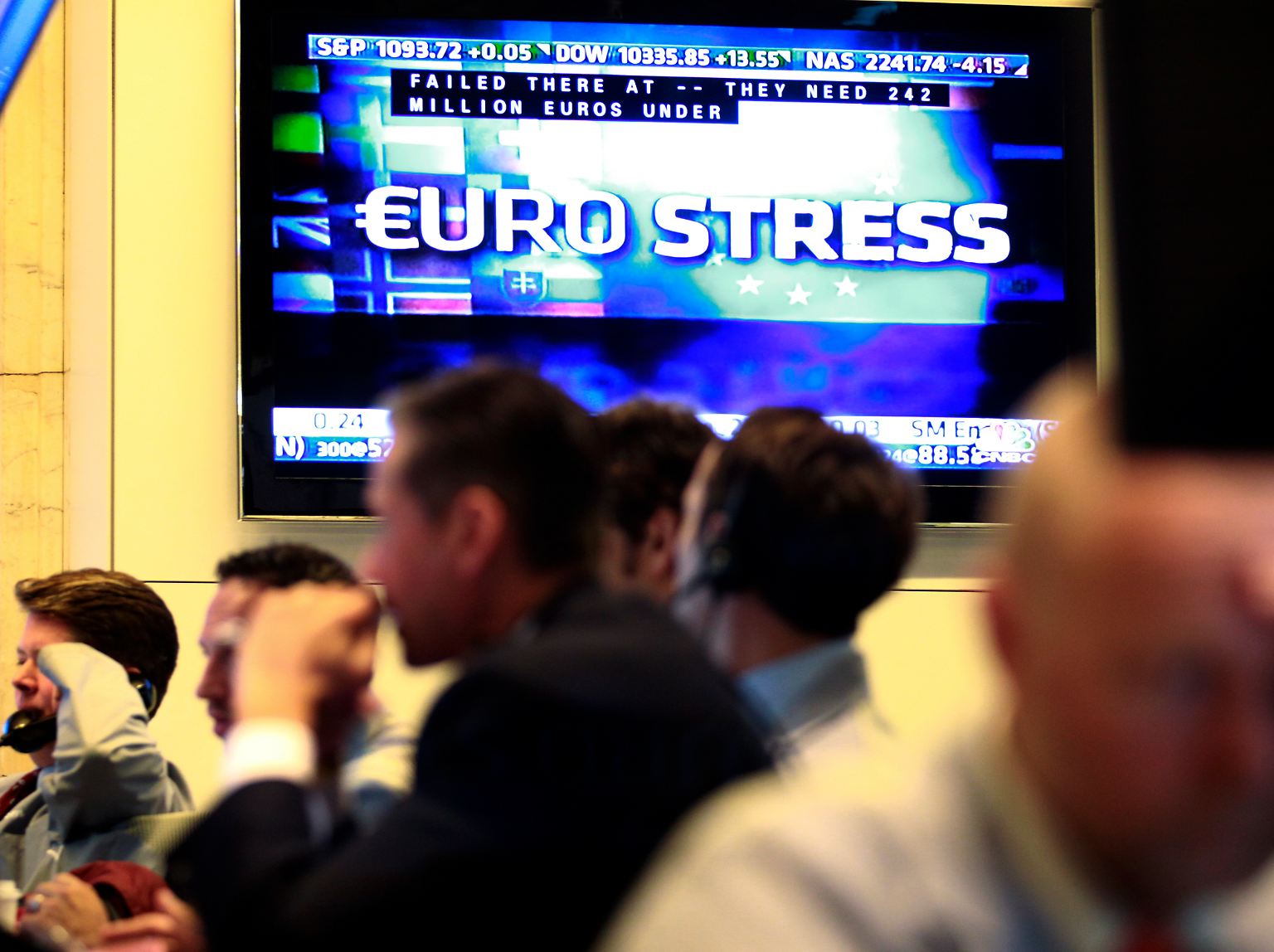 Die Schuldenkrise hält Europas Banken in Atem. Kurse von Staatsanleihen brechen ein und treiben ihren Gläubigern Sorgenfalten auf die Stirn.